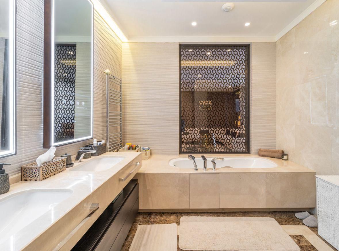 FOUR SEASONS PRIVATE RESIDENCES – PENTHOUSE OFF MARKET — 5